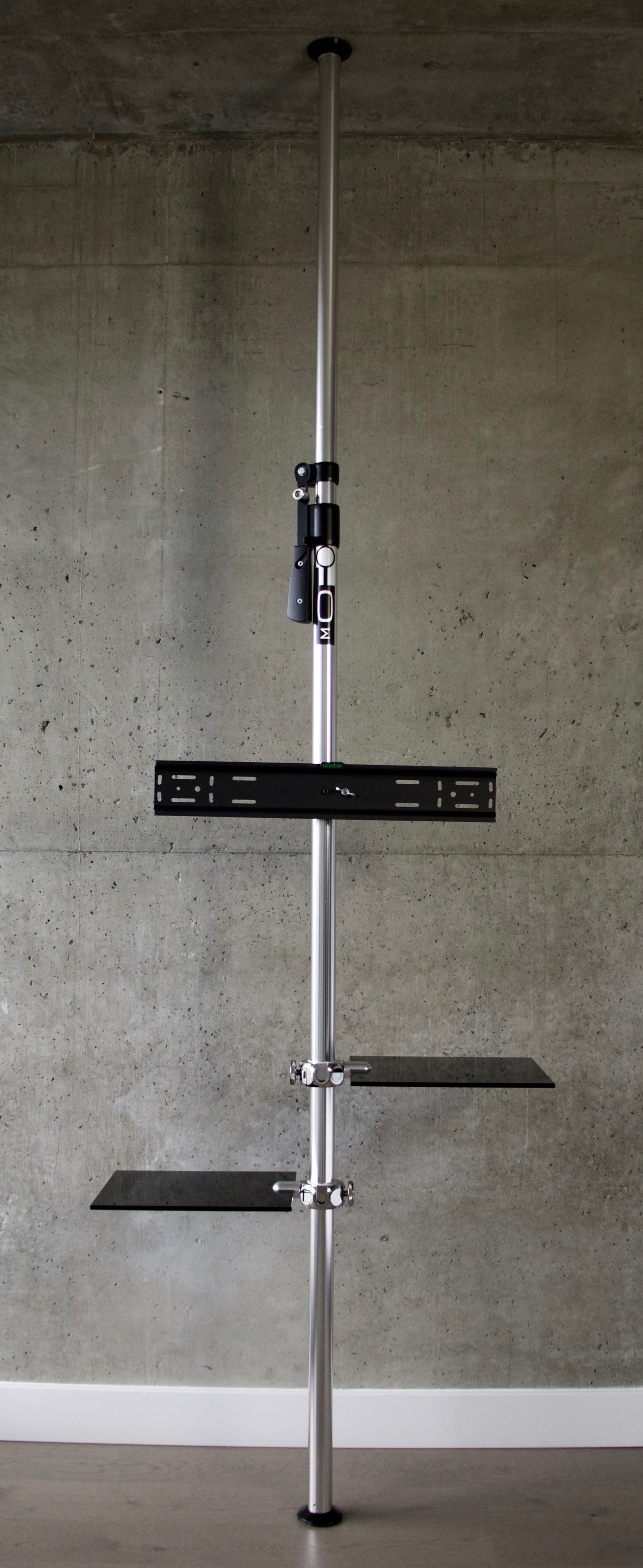 MOFO Pole in silver with two shelves